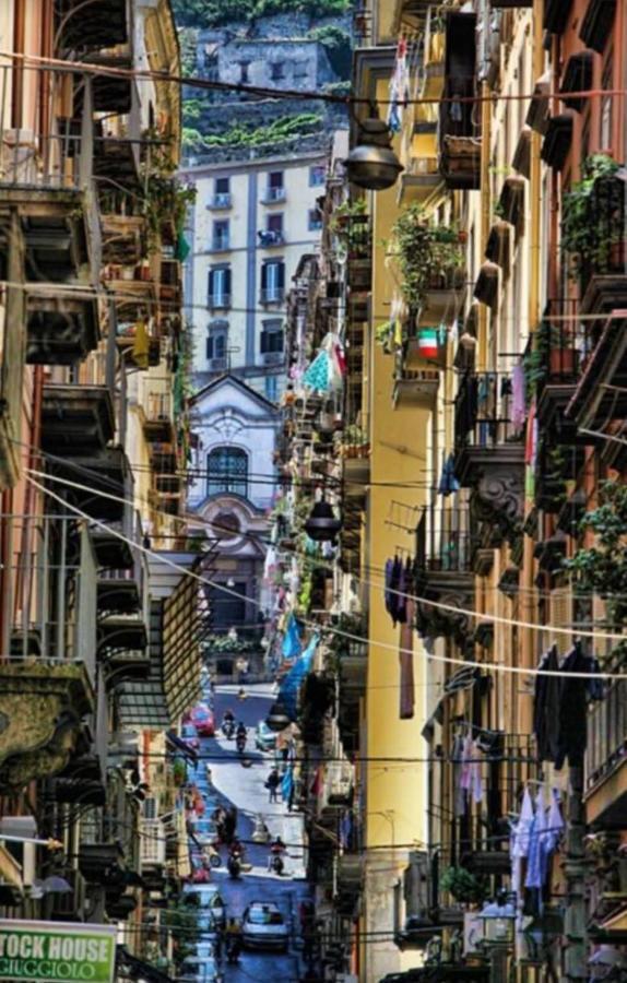 Pupa House * Napoli